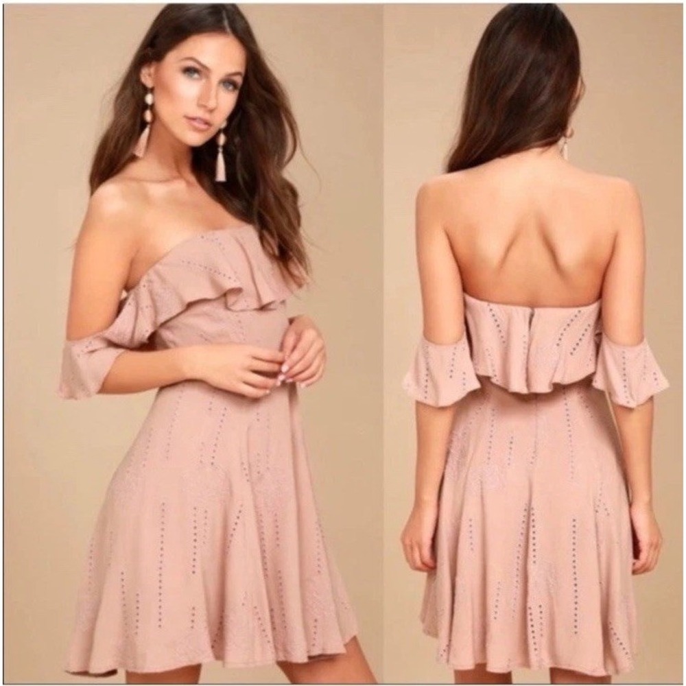ASTR The Label Dress Blush Pink Off Shoulder Fit and Flare Size Small NWT